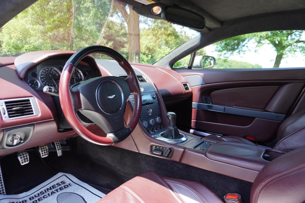 2007 Aston Martin Vantage 6 SPEED MANUAL /  STUNNING COMBO / DRIVERS CAR / V8 VANTAGE Photo