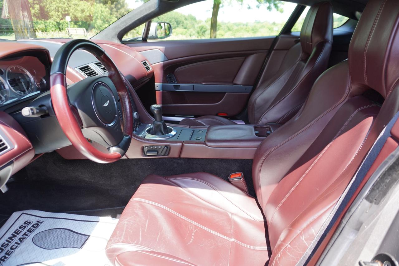 2007 Aston Martin Vantage 6 SPEED MANUAL /  STUNNING COMBO / DRIVERS CAR / V8 VANTAGE Photo