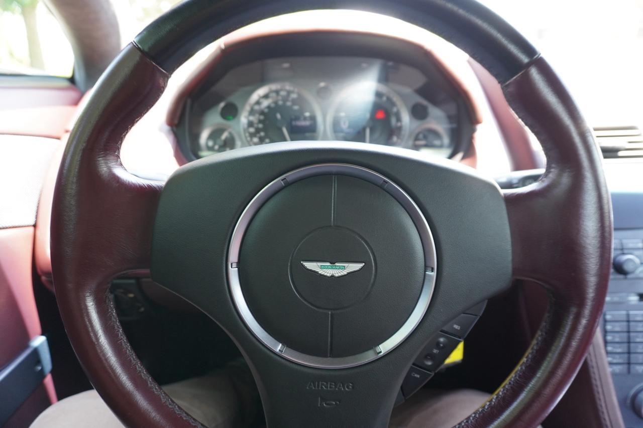 2007 Aston Martin Vantage 6 SPEED MANUAL /  STUNNING COMBO / DRIVERS CAR / V8 VANTAGE Photo