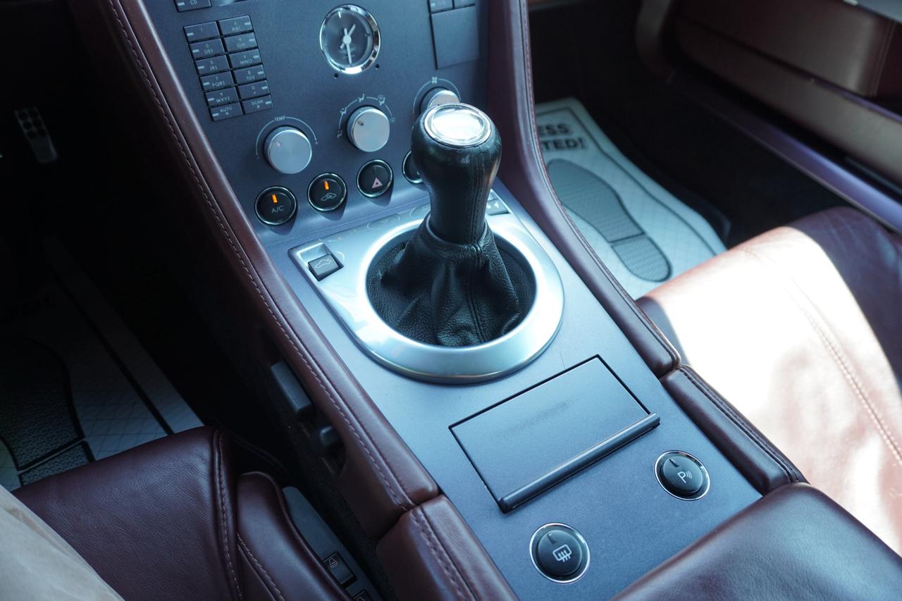 2007 Aston Martin Vantage 6 SPEED MANUAL /  STUNNING COMBO / DRIVERS CAR / V8 VANTAGE Photo