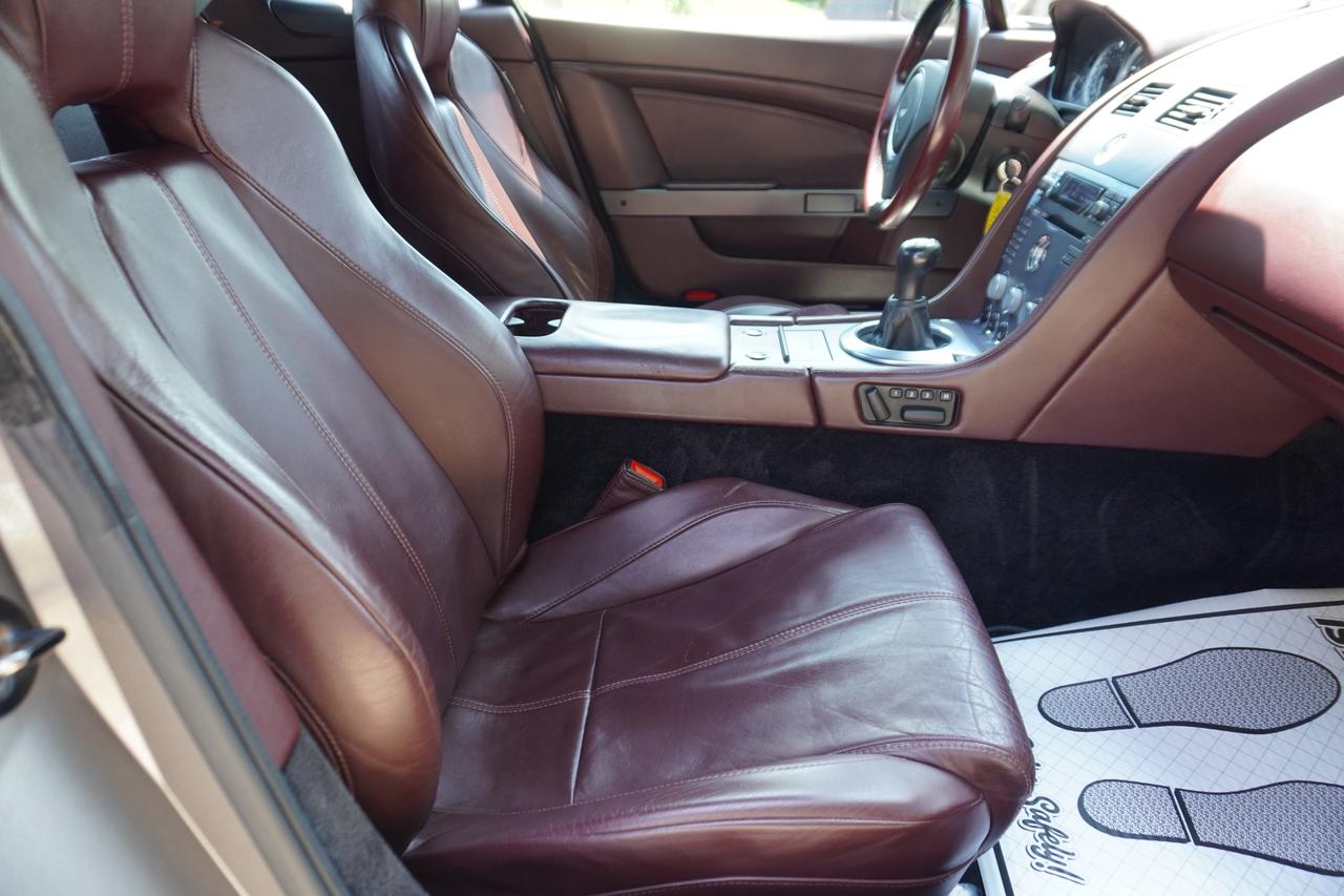 2007 Aston Martin Vantage 6 SPEED MANUAL /  STUNNING COMBO / DRIVERS CAR / V8 VANTAGE Photo