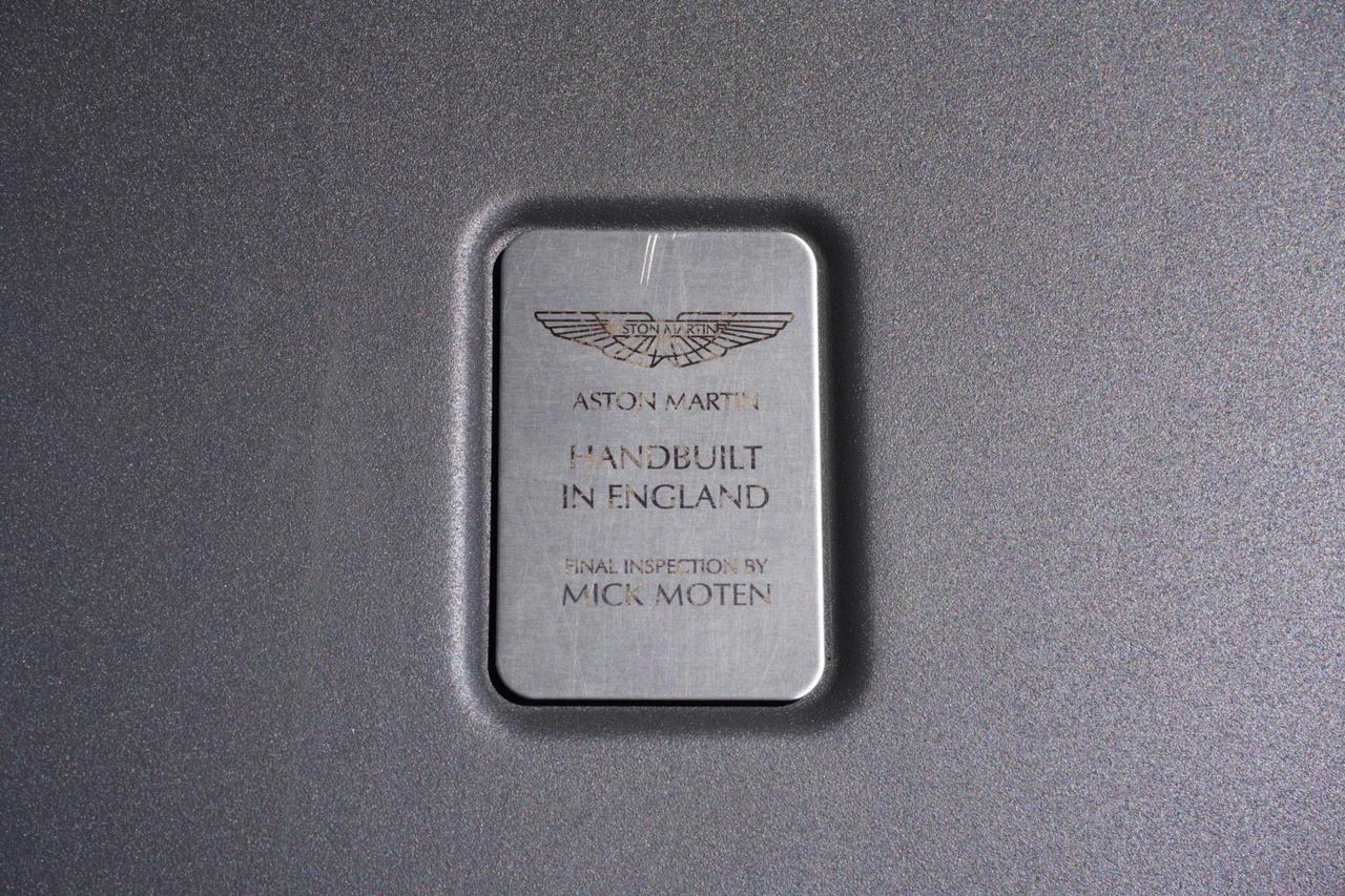 2007 Aston Martin Vantage 6 SPEED MANUAL /  STUNNING COMBO / DRIVERS CAR / V8 VANTAGE Photo