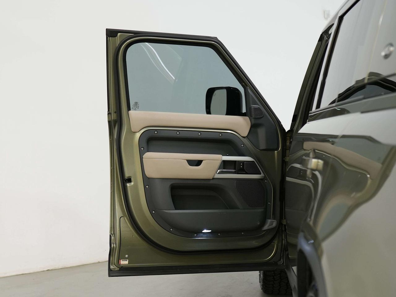 2020 Land Rover Defender SE | MERIDIAN | 22 IN Photo