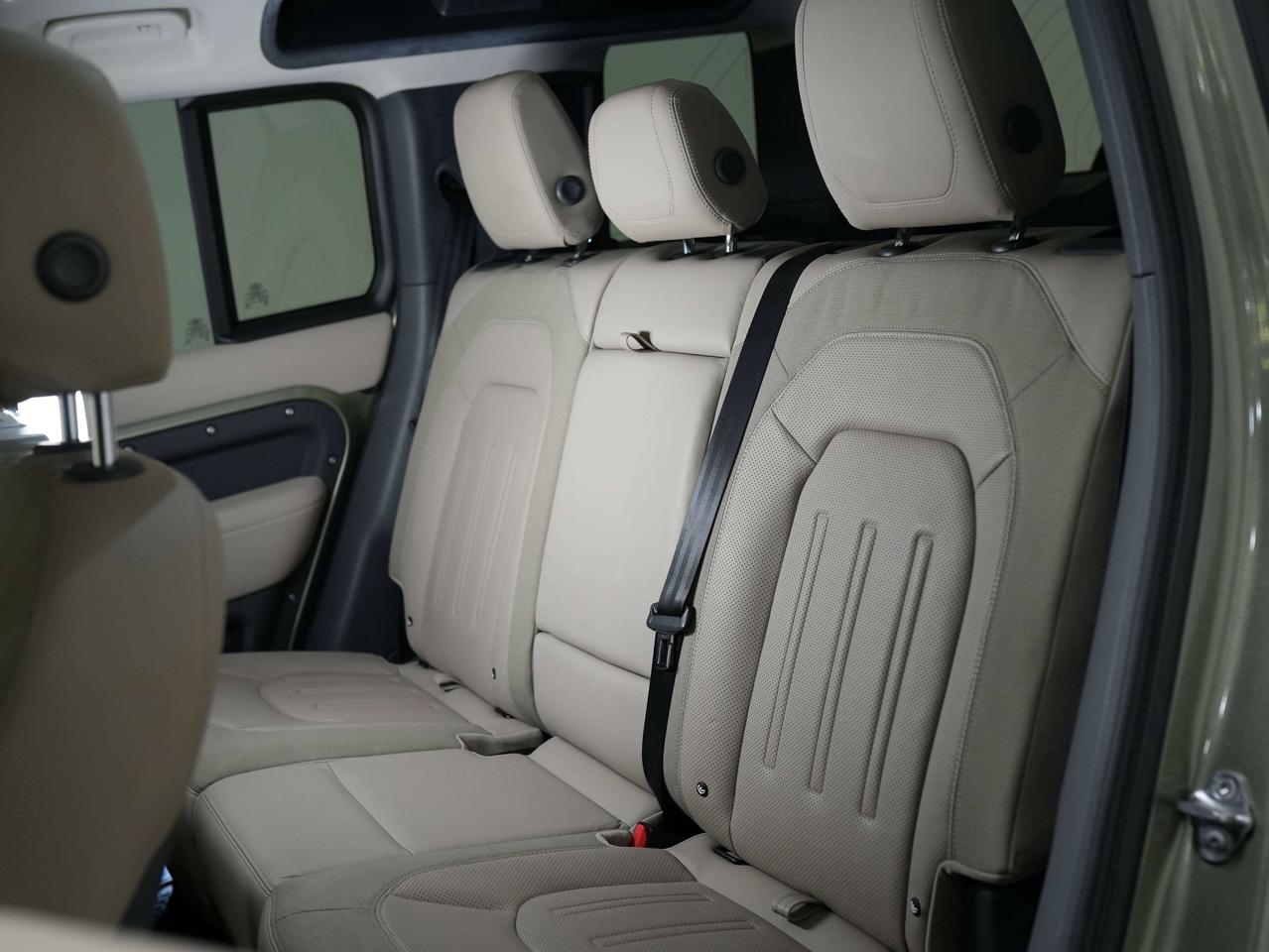 2020 Land Rover Defender SE | MERIDIAN | 22 IN Photo