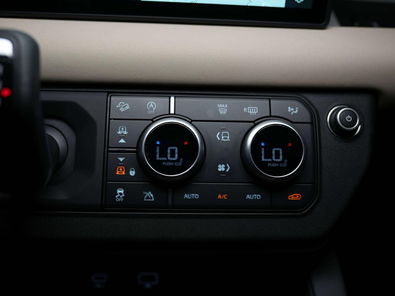 2020 Land Rover Defender SE | MERIDIAN | 22 IN Photo