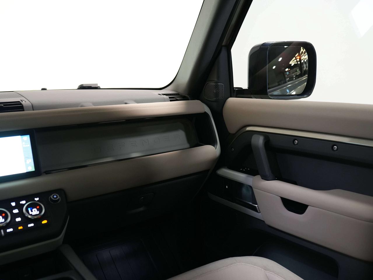 2020 Land Rover Defender SE | MERIDIAN | 22 IN Photo
