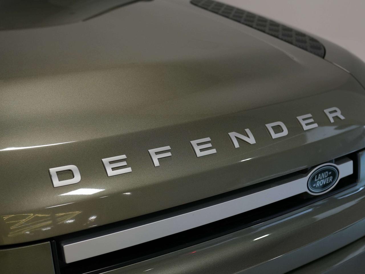 2020 Land Rover Defender SE | MERIDIAN | 22 IN Photo