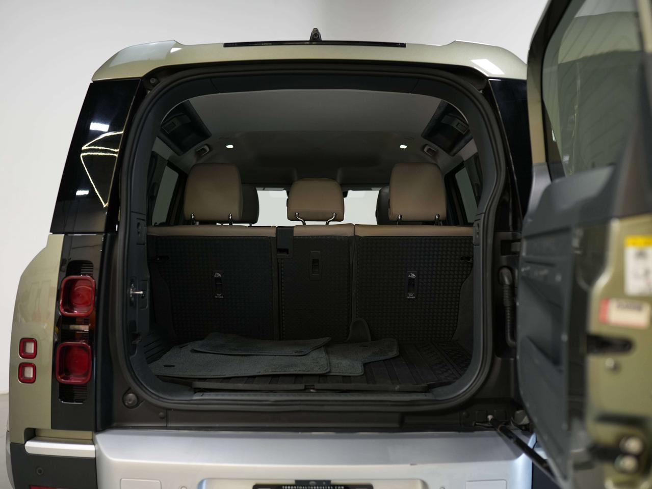 2020 Land Rover Defender SE | MERIDIAN | 22 IN Photo