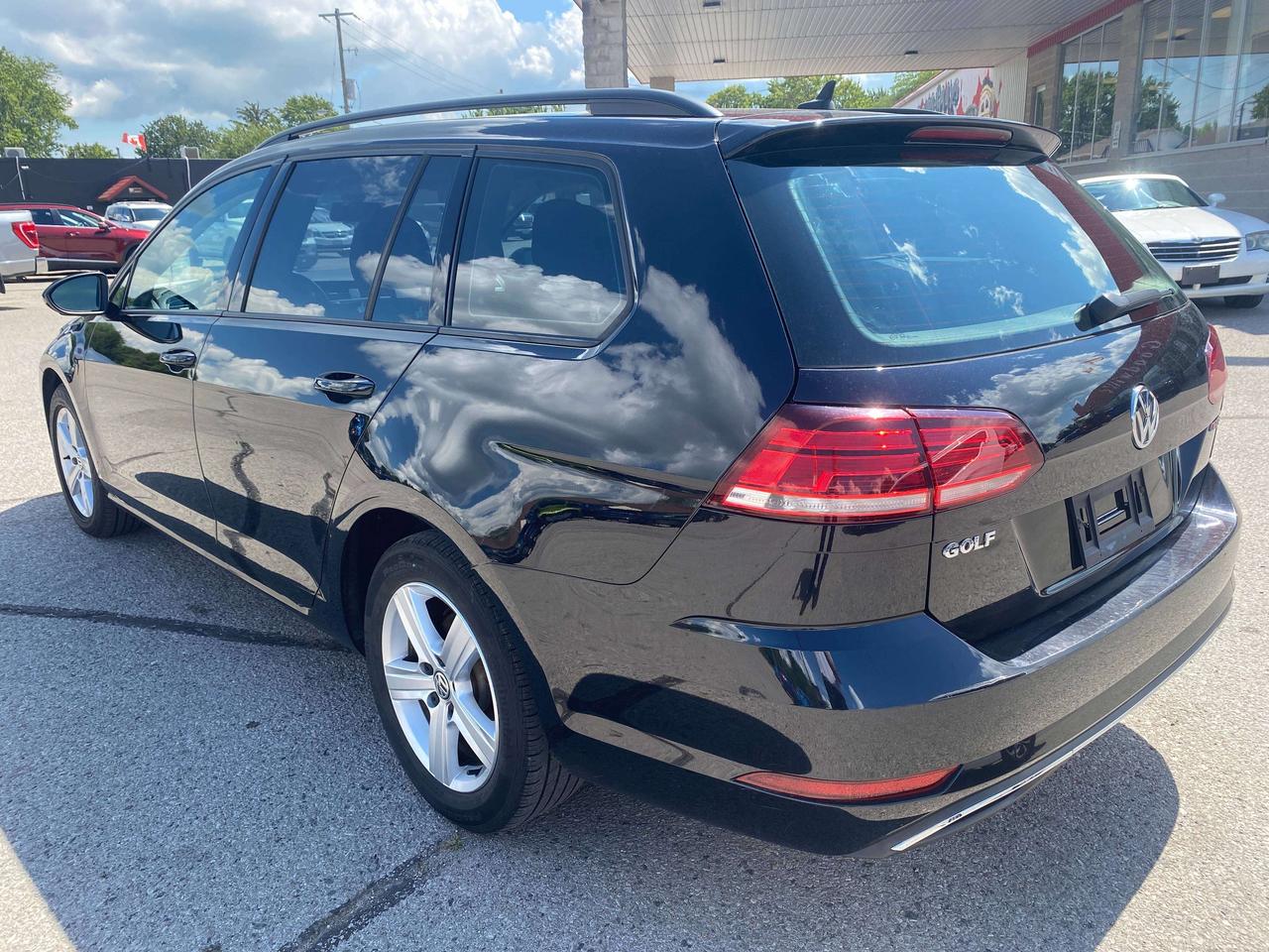 2018 Volkswagen Golf COMFORTLINE, HEATED SEATS, BACK UP CAM Photo