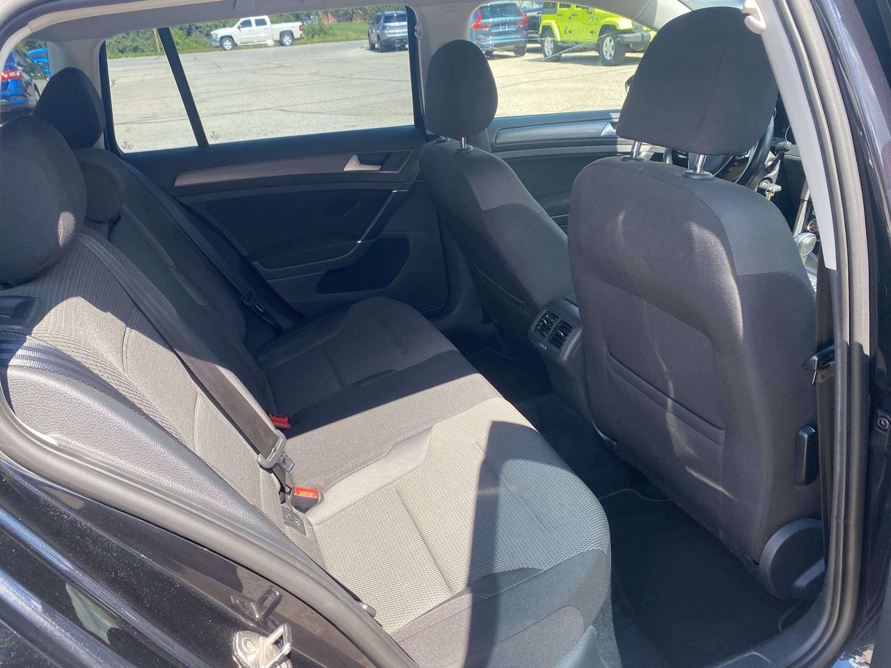 2018 Volkswagen Golf COMFORTLINE, HEATED SEATS, BACK UP CAM Photo