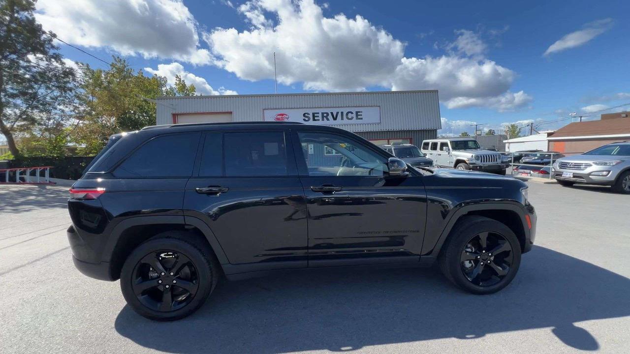 2023 Jeep Grand Cherokee LIMITED 4X4 | BLACK PKG | HTD LEATHER | PANO ROOF Photo