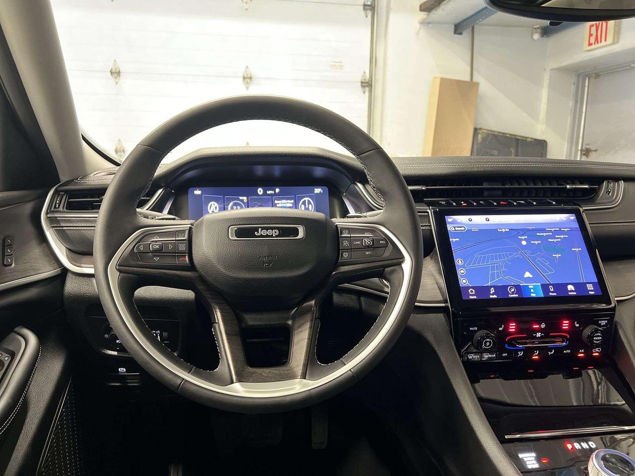 2023 Jeep Grand Cherokee LIMITED 4X4 | BLACK PKG | HTD LEATHER | PANO ROOF Photo