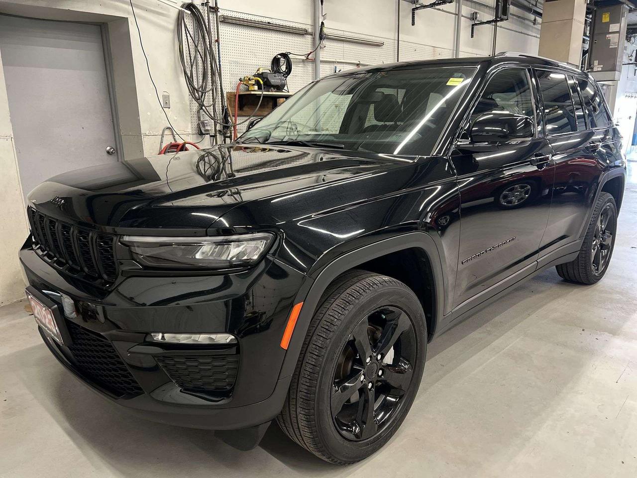2023 Jeep Grand Cherokee LIMITED 4X4 | BLACK PKG | HTD LEATHER | PANO ROOF Photo0