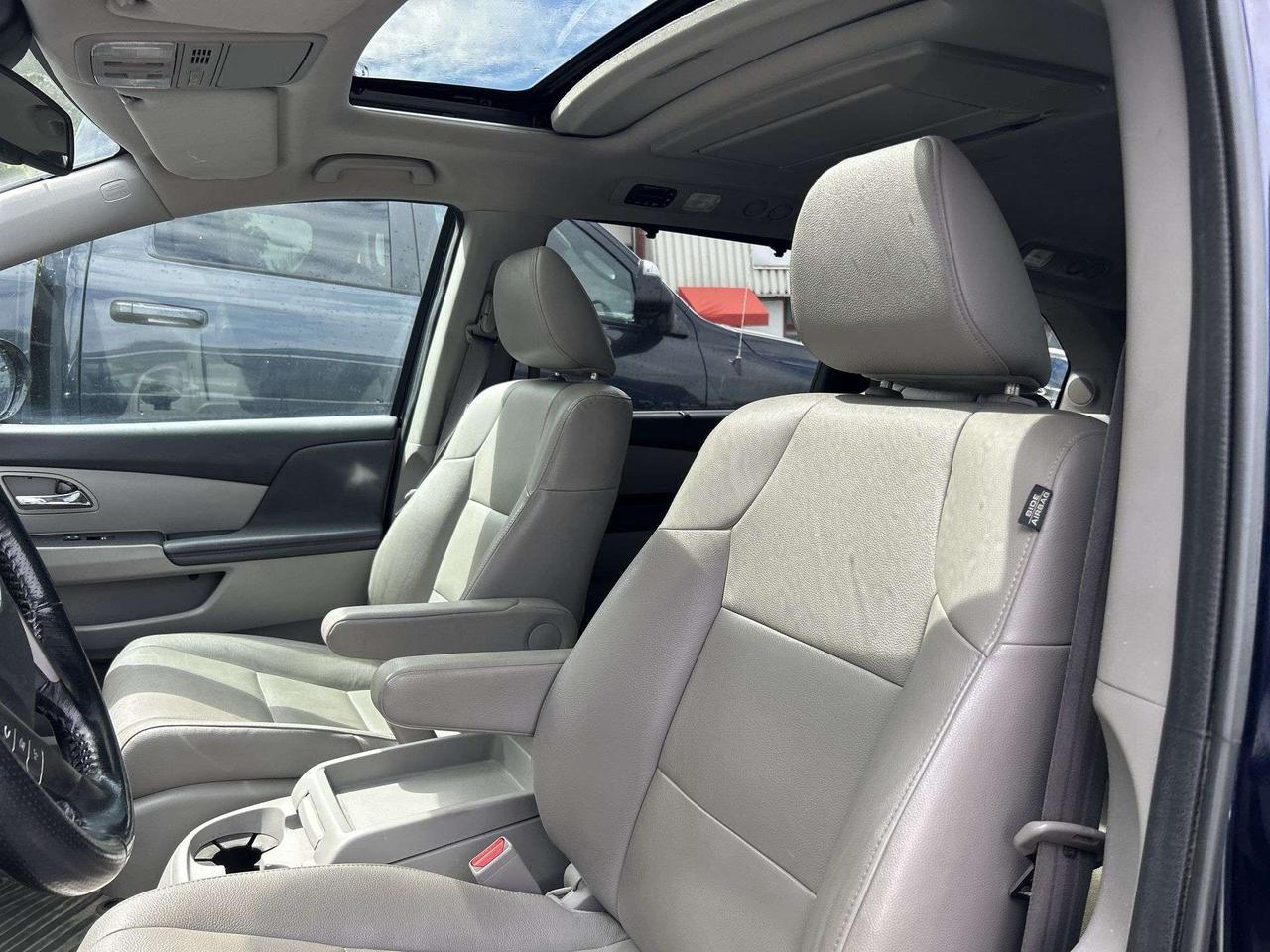 2017 Honda Odyssey TOURING | 7-PASS | LEATHER | DVD | SUNROOF | NAVI Photo