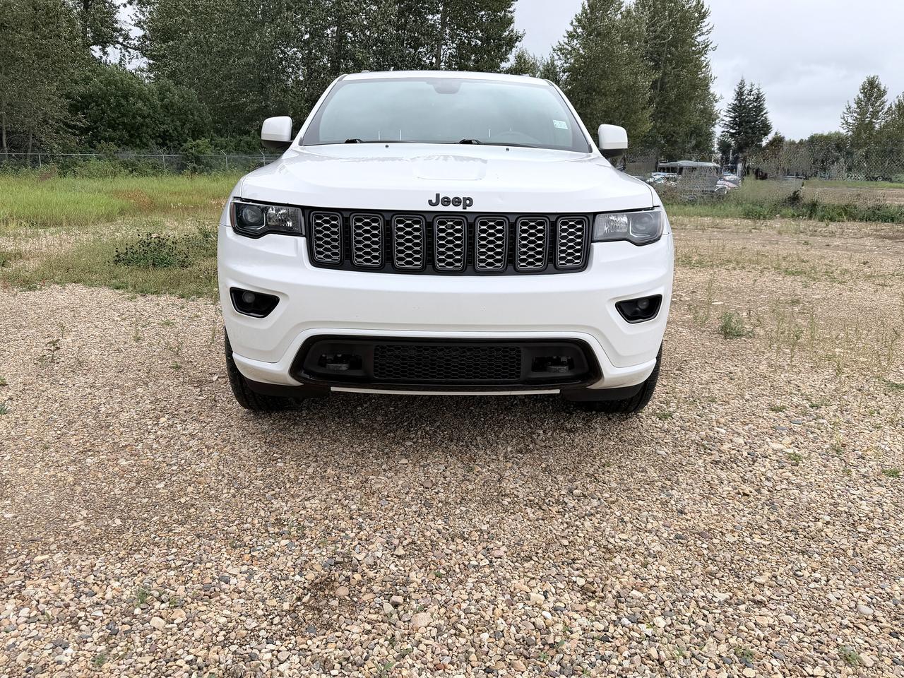 2021 Jeep Grand Cherokee Altitude Photo2