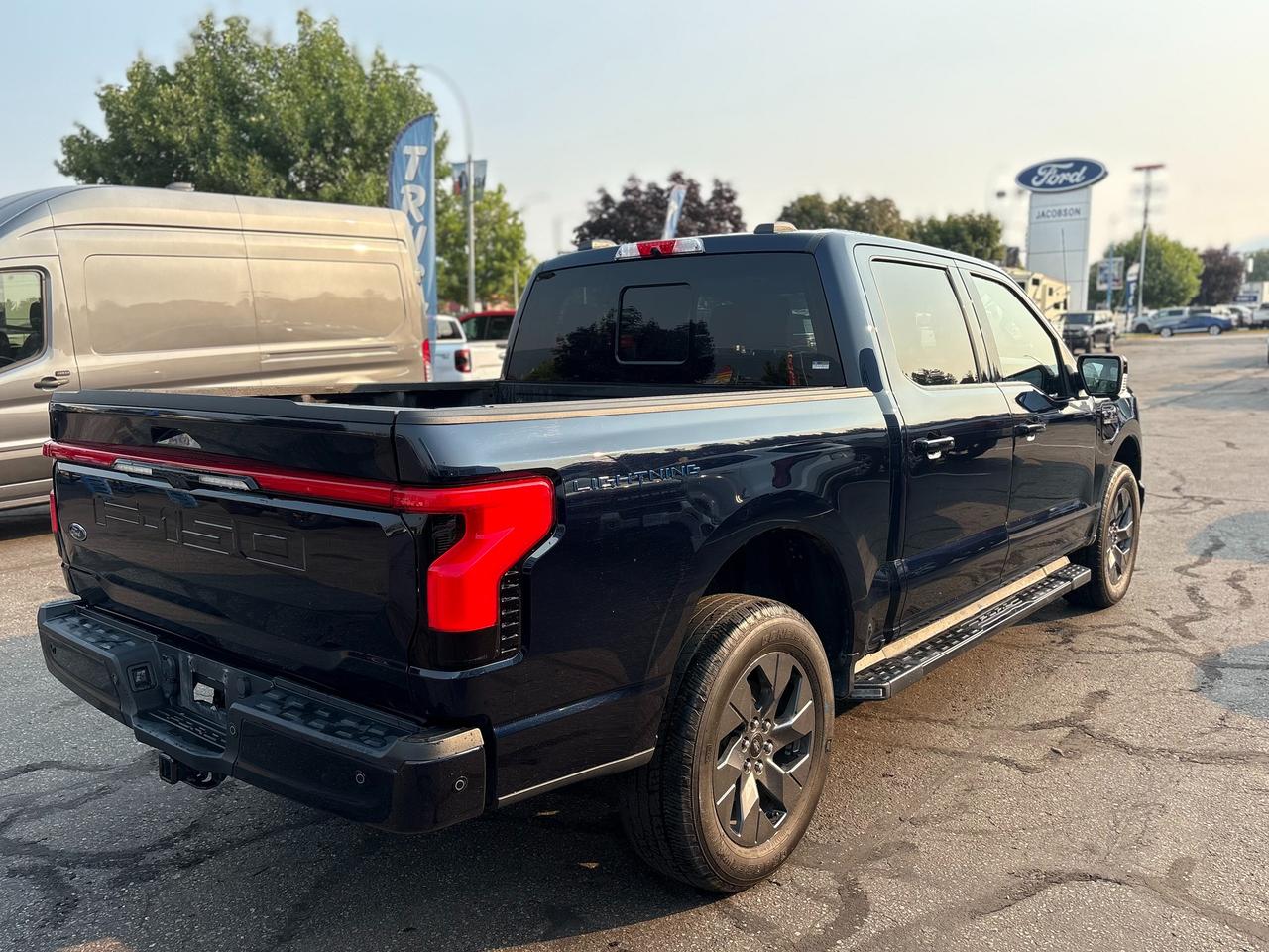 2022 Ford F-150 Lightning Lariat Photo4
