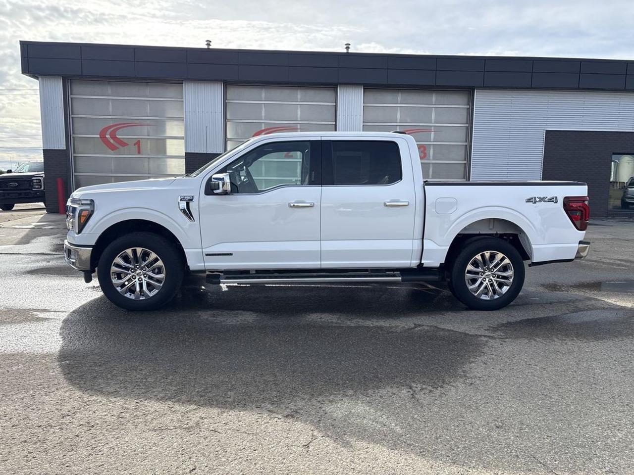 2024 Ford F-150 Lariat Photo3
