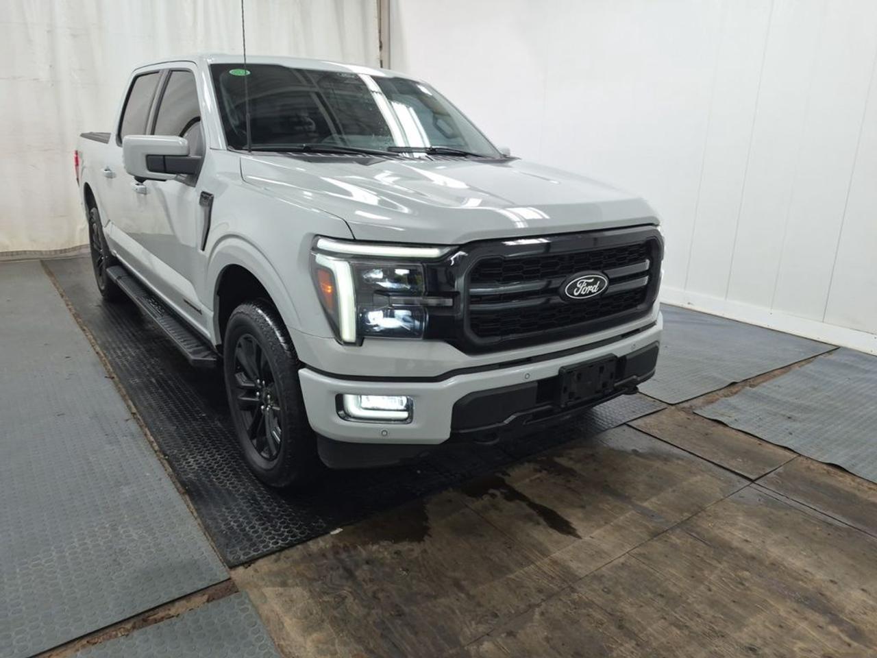 2024 Ford F-150 Lariat Photo1