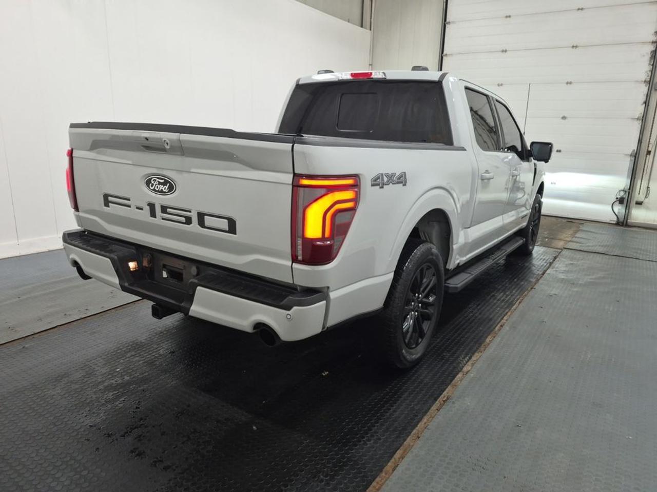 2024 Ford F-150 Lariat Photo2