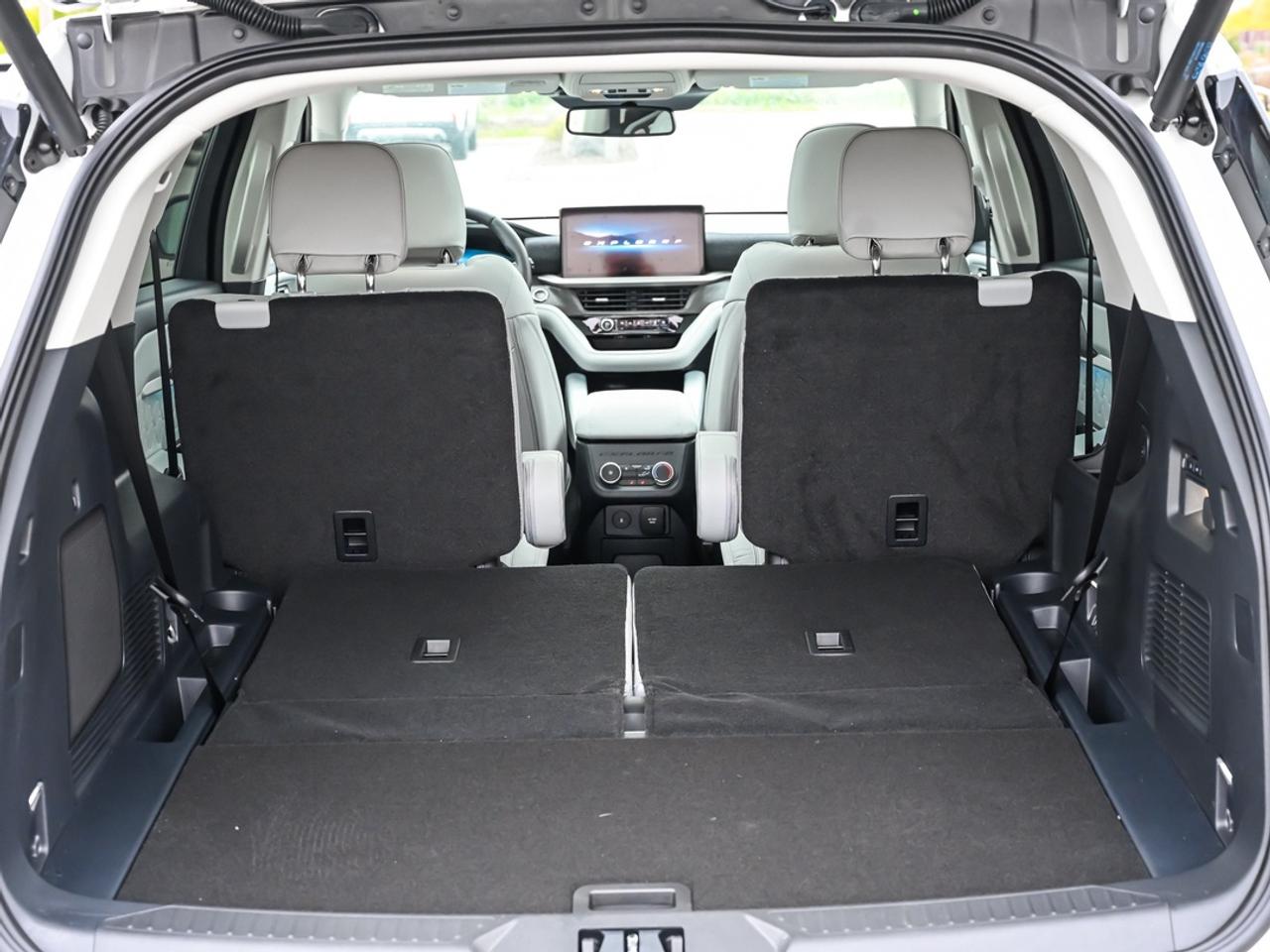 2026 Ford Explorer Platinum Photo