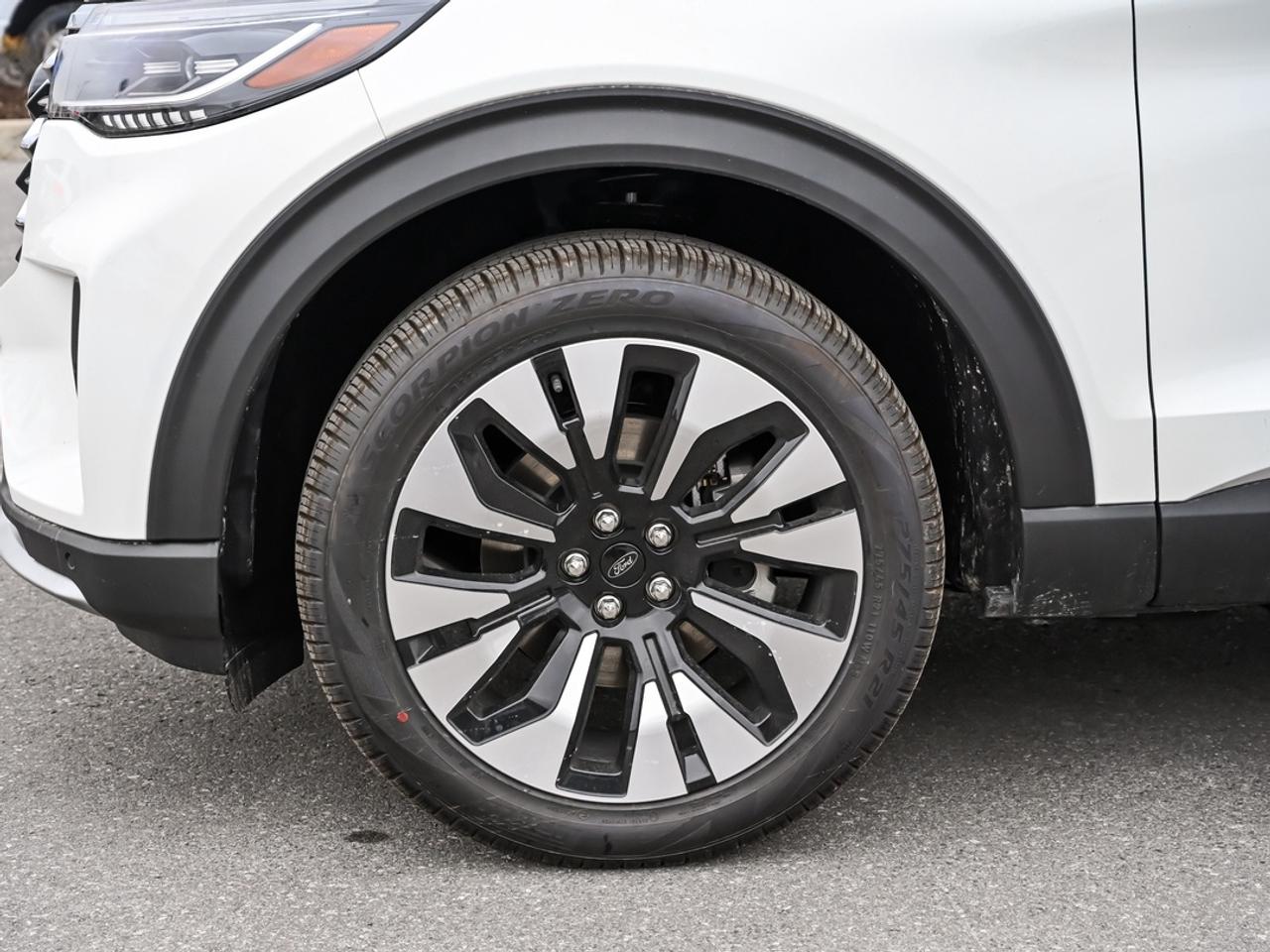 2026 Ford Explorer Platinum Photo