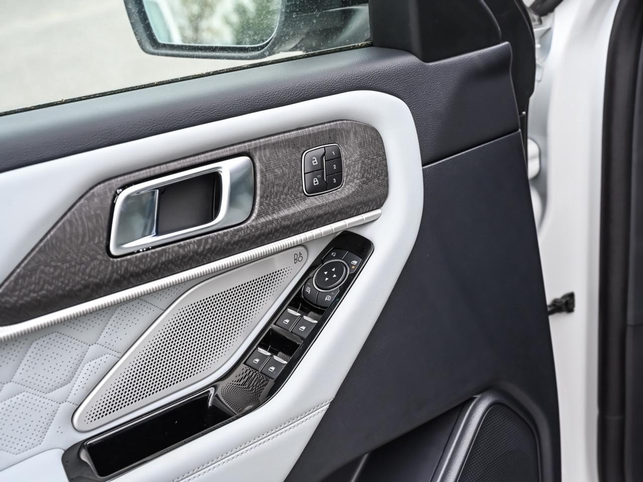 2026 Ford Explorer Platinum Photo
