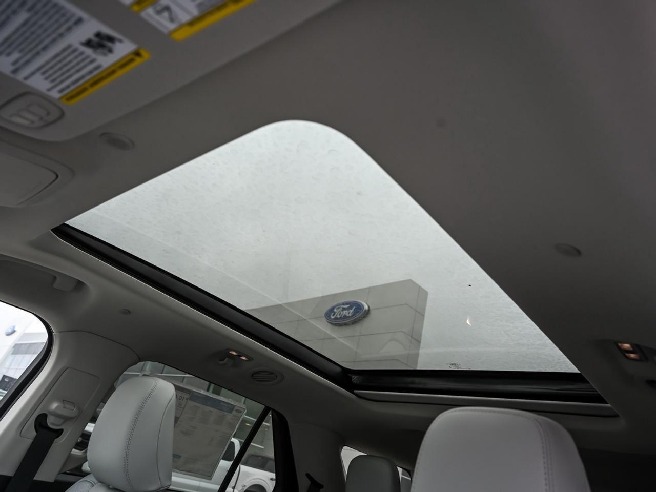 2026 Ford Explorer Platinum Photo