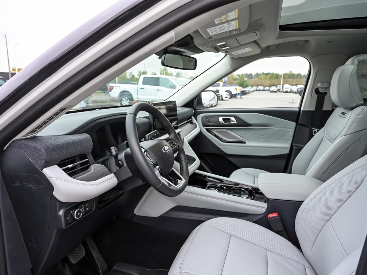 2026 Ford Explorer Platinum Photo