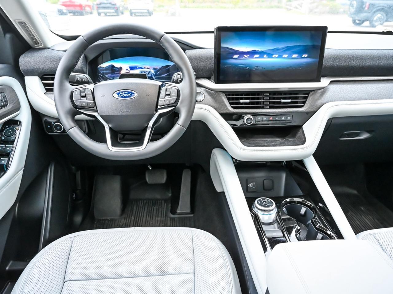 2026 Ford Explorer Platinum Photo