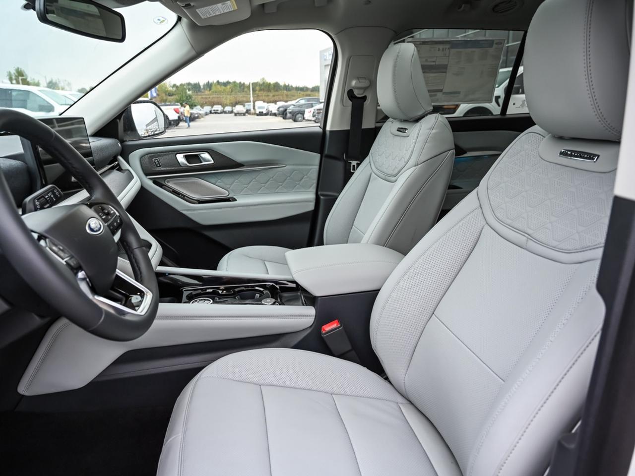 2026 Ford Explorer Platinum Photo