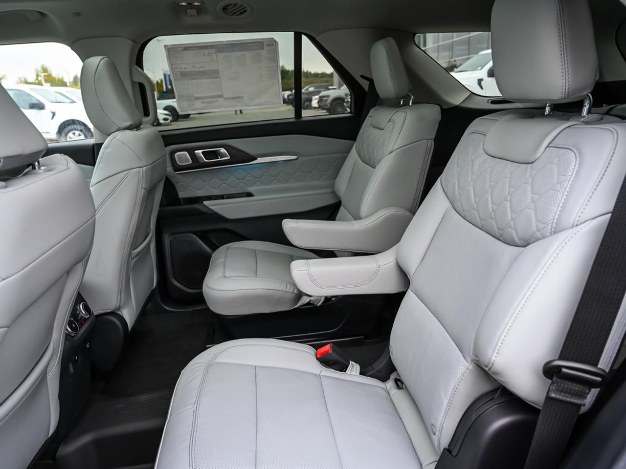 2026 Ford Explorer Platinum Photo