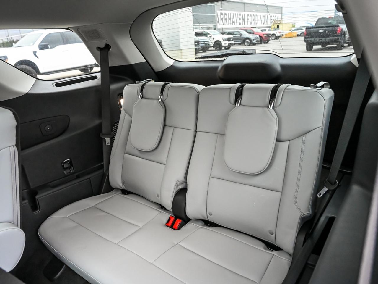 2026 Ford Explorer Platinum Photo