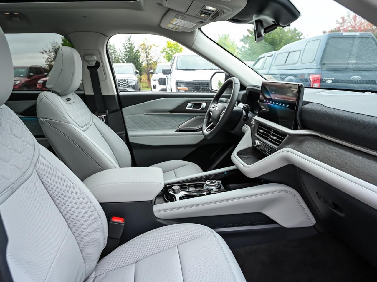 2026 Ford Explorer Platinum Photo