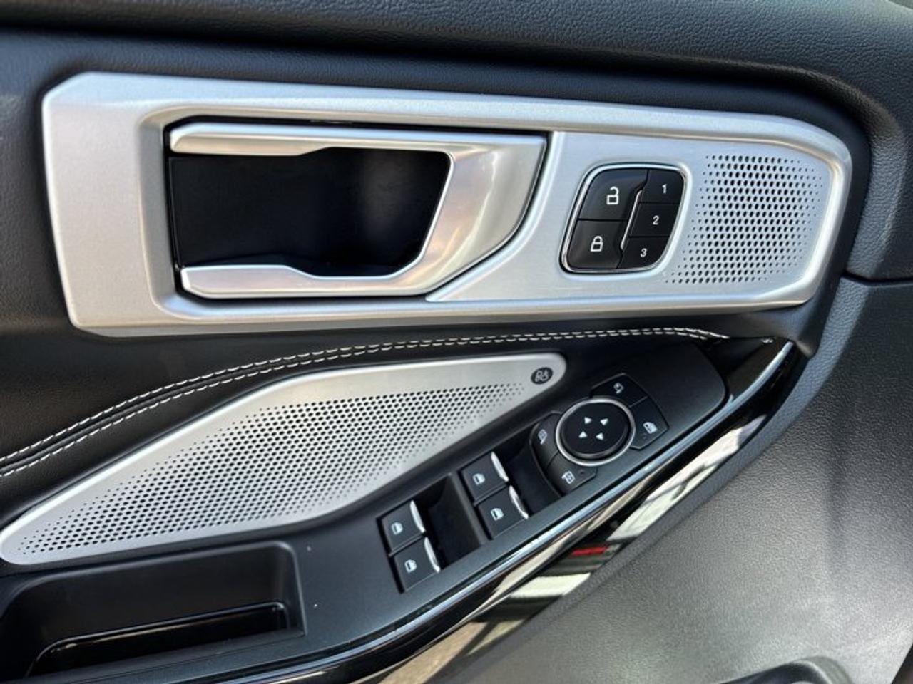 2024 Ford Explorer ST 4WD | No Accidents | Vent. Front Seats | Heated Steering Photo