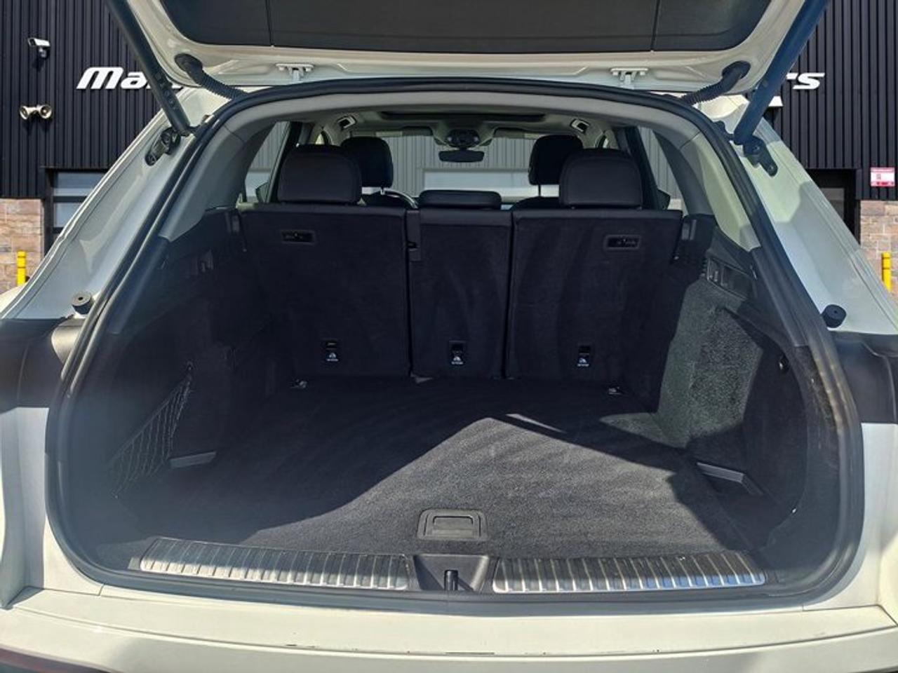 2025 Audi Q5 Progressive 2.0T AWD | Leather | Sunroof | Nav | Heated Wheel + Seats | Power Seat | Rear Camera | Photo