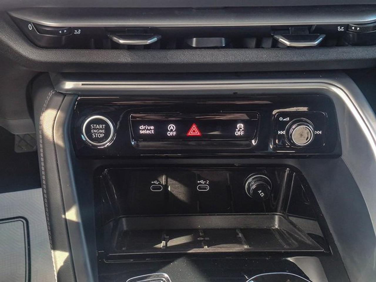 2025 Audi Q5 Progressive 2.0T AWD | Leather | Sunroof | Nav | Heated Wheel + Seats | Power Seat | Rear Camera | Photo