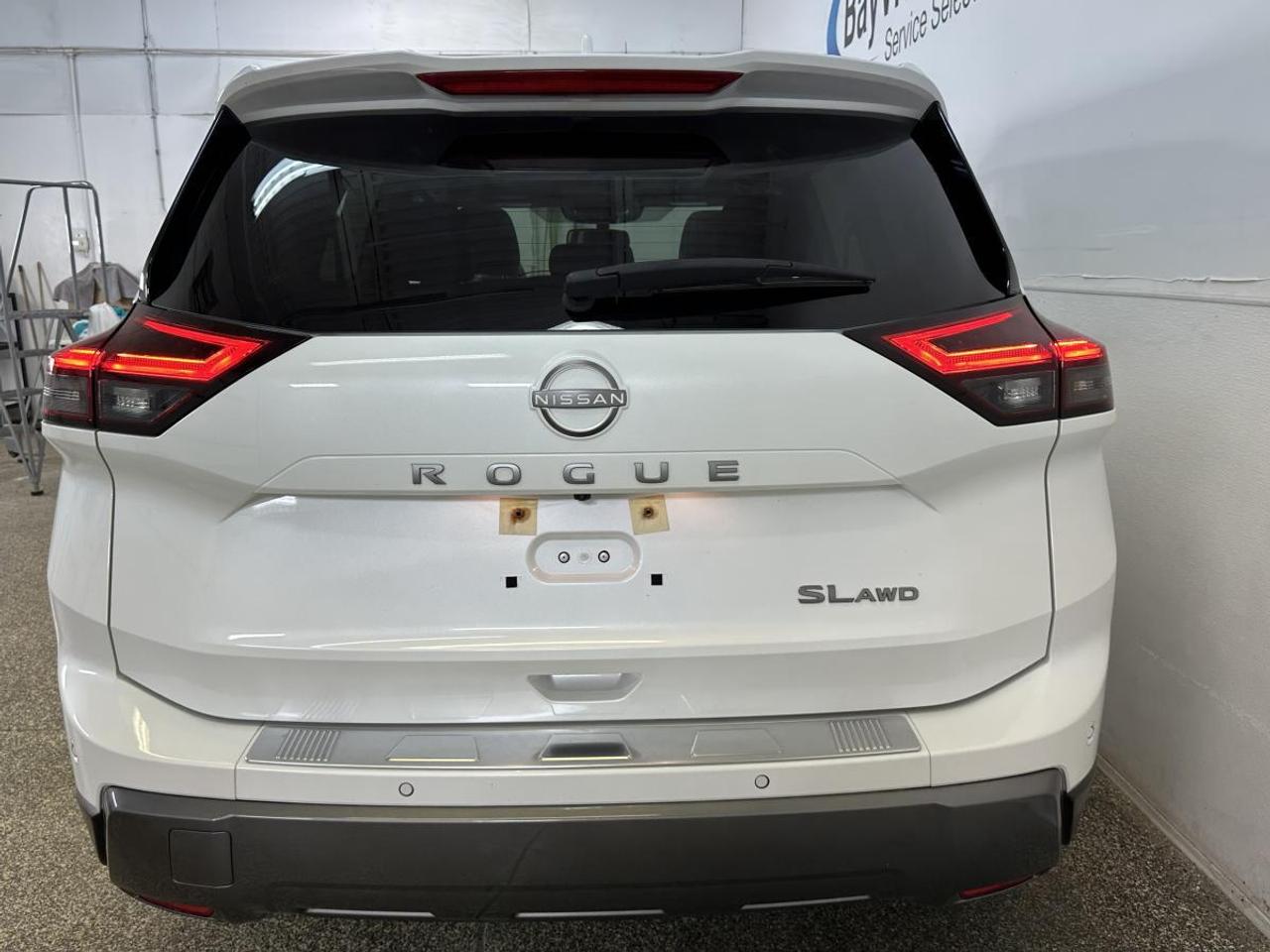 2024 Nissan Rogue SL/AWD/NAVI/LEATHER/PANOROOF/OFF 1 OWNER NISSAN LEASE! Photo