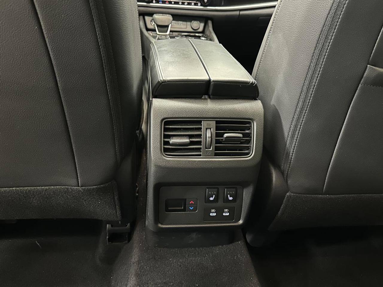 2024 Nissan Rogue SL/AWD/NAVI/LEATHER/PANOROOF/OFF 1 OWNER NISSAN LEASE! Photo