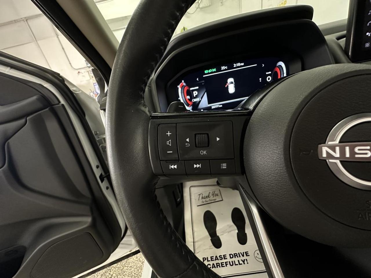 2024 Nissan Rogue SL/AWD/NAVI/LEATHER/PANOROOF/OFF 1 OWNER NISSAN LEASE! Photo