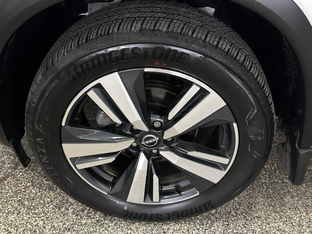 2024 Nissan Rogue SL/AWD/NAVI/LEATHER/PANOROOF/OFF 1 OWNER NISSAN LEASE! Photo