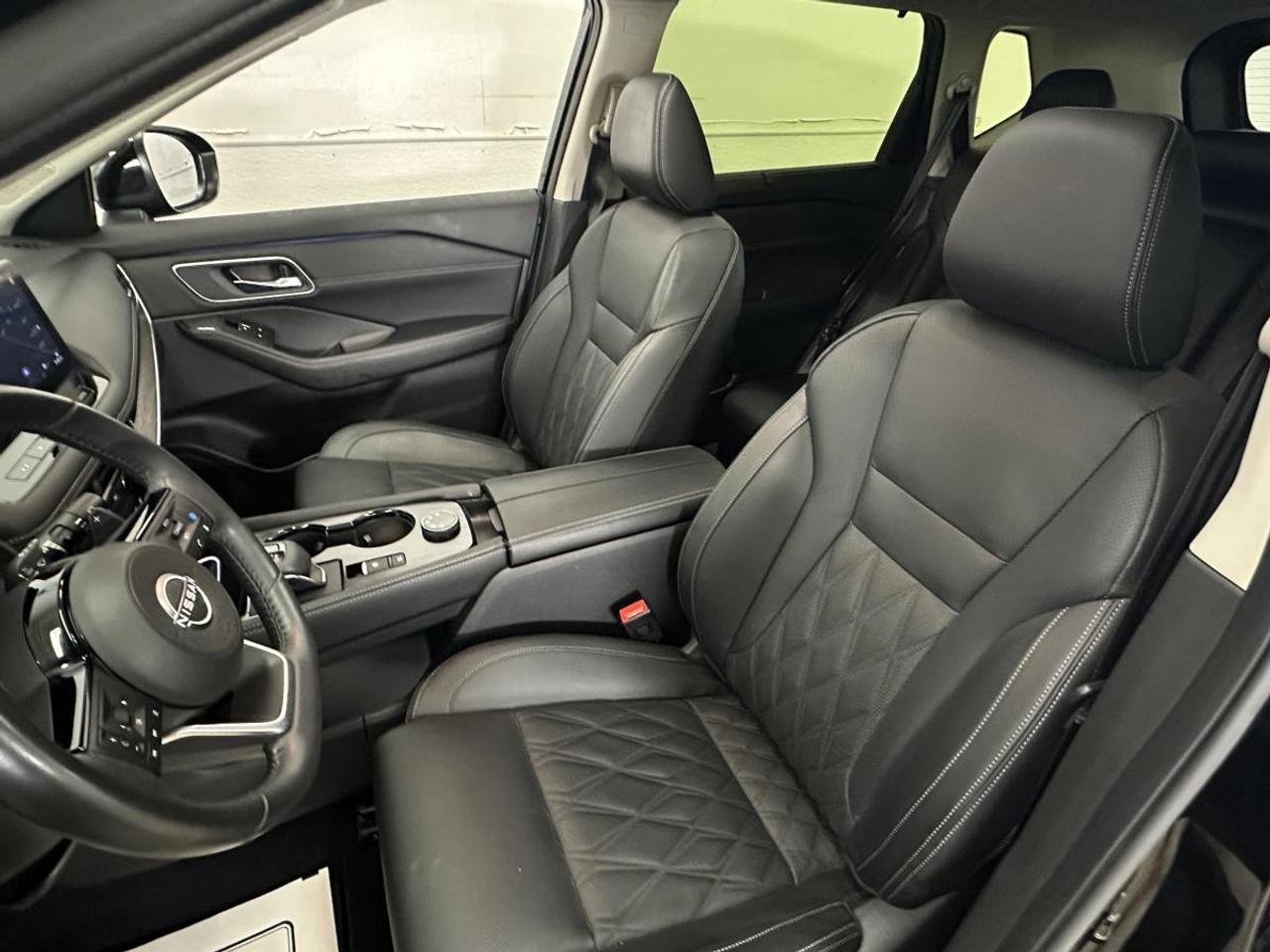 2024 Nissan Rogue Platinum PLATINUM/AWD/STITCHED LEATHER/NAVI/PANO/OFF 1 OWNER LEASE! Photo