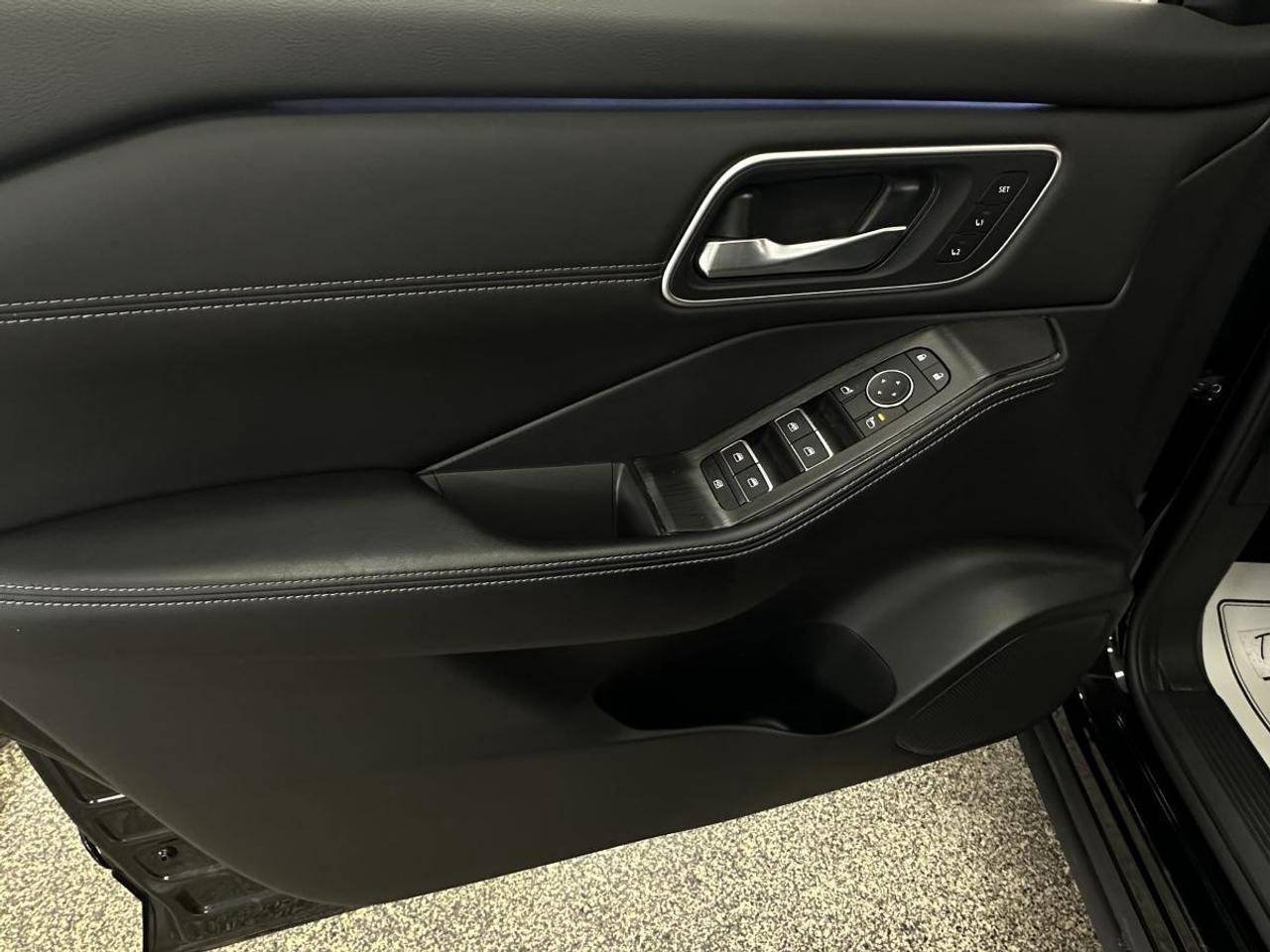 2024 Nissan Rogue Platinum PLATINUM/AWD/STITCHED LEATHER/NAVI/PANO/OFF 1 OWNER LEASE! Photo