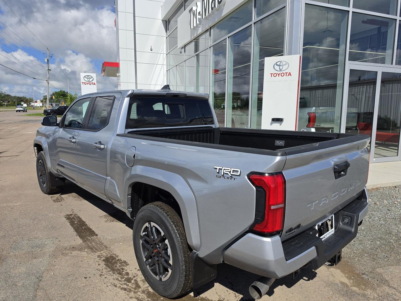 2026 Toyota Tacoma TRD Sport Photo2