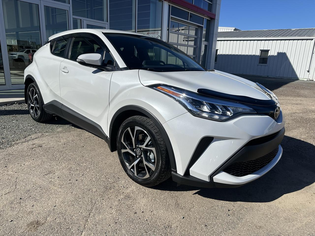 2022 Toyota C-HR XLE Premium Photo2