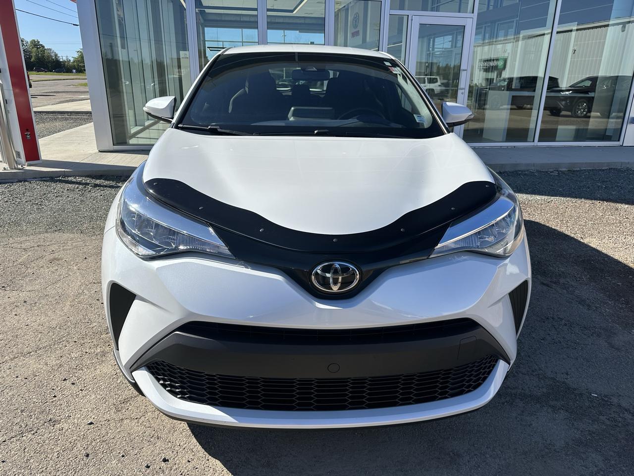 2022 Toyota C-HR XLE Premium Photo1
