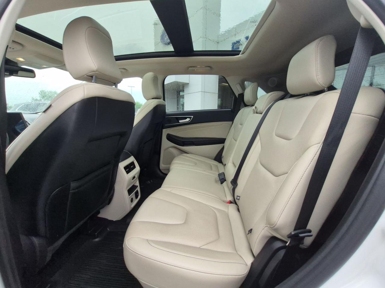 2022 Ford Edge 20" RIMS, HITCH, 301A PACK, LOADED! HEATED WHEEL! Photo