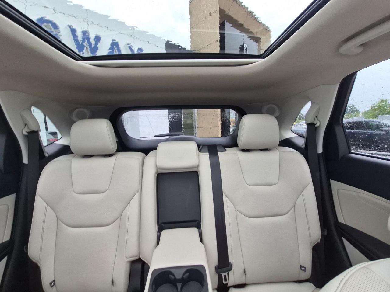 2022 Ford Edge 20" RIMS, HITCH, 301A PACK, LOADED! HEATED WHEEL! Photo