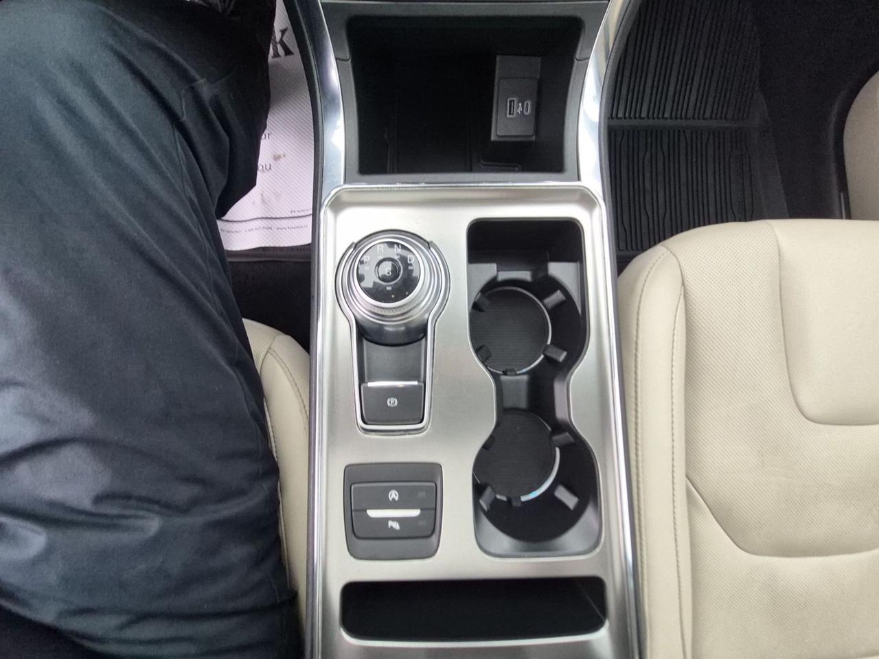 2022 Ford Edge 20" RIMS, HITCH, 301A PACK, LOADED! HEATED WHEEL! Photo