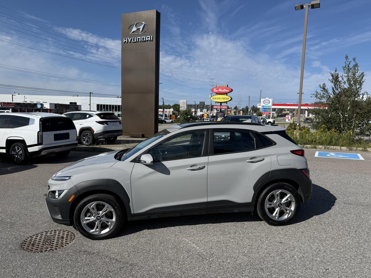 2023 Hyundai KONA 2.0L Preferred AWD w/Sun & Leather Package Photo2