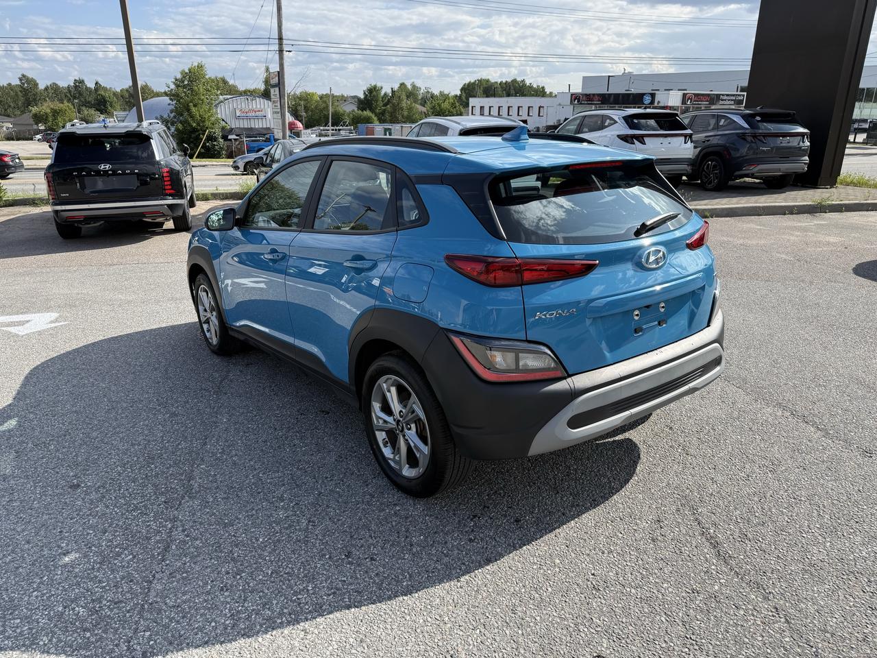 2023 Hyundai KONA 2.0L Preferred AWD w/Sun & Leather Package Photo9